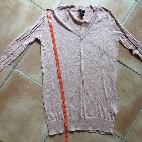 EUC H&M lightweight peach sweater S-M - Picture 4 of 7